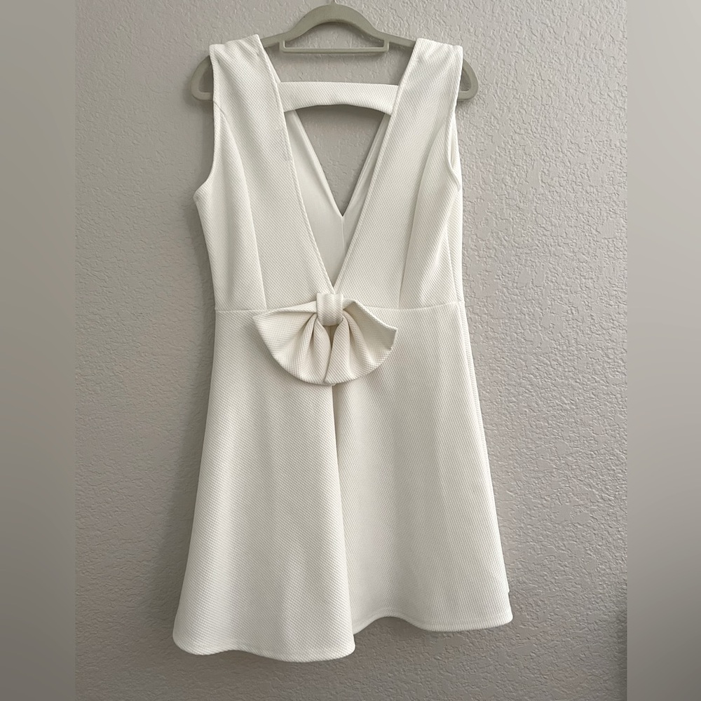 🟢bundle and save 3 for 20 designated by 🟢 white dress with back bow